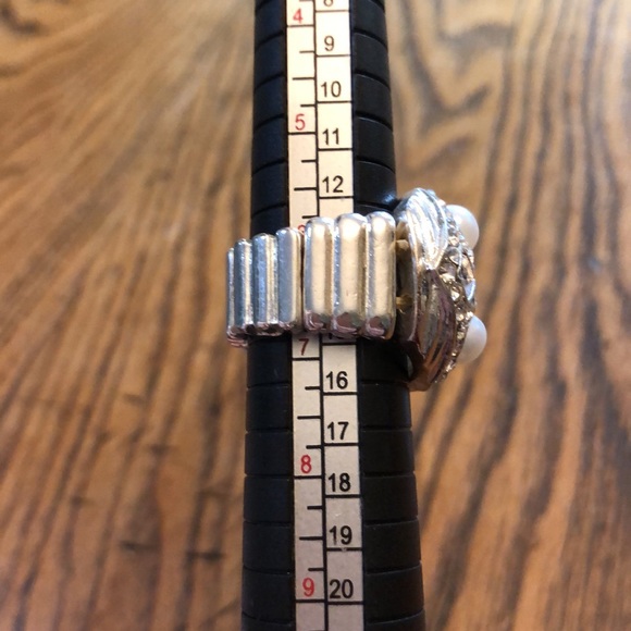 Pearl & rhinestone stretch ring size 7 - Picture 3 of 3
